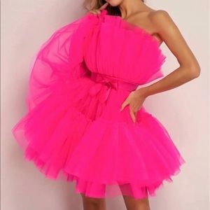 Like new. Beautiful Party dress